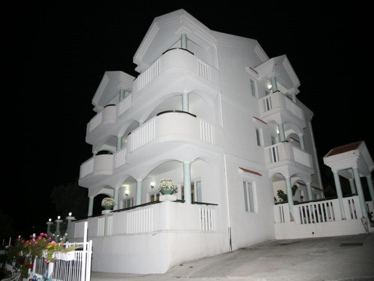 Apartments Villa Happy Mrcevac Exterior photo