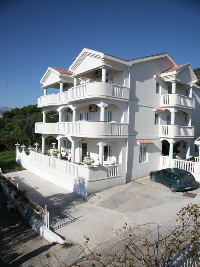 Apartments Villa Happy Mrcevac Exterior photo